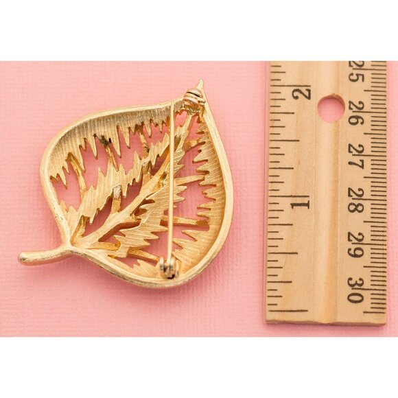 Vintage Gold Tone Beautiful Leaf Brooch | H17 - Picture 2 of 2